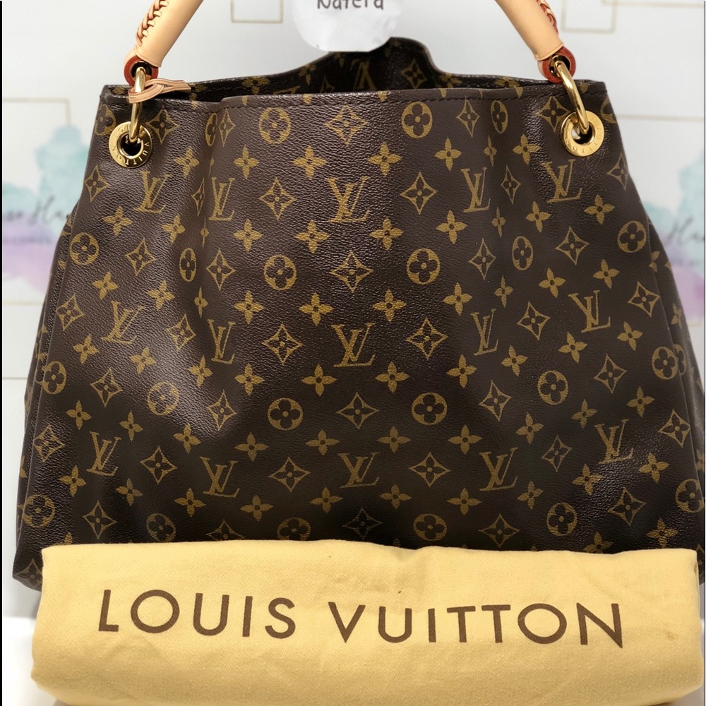 🎊SOLD 🎊Louis Vuitton Artsy MM